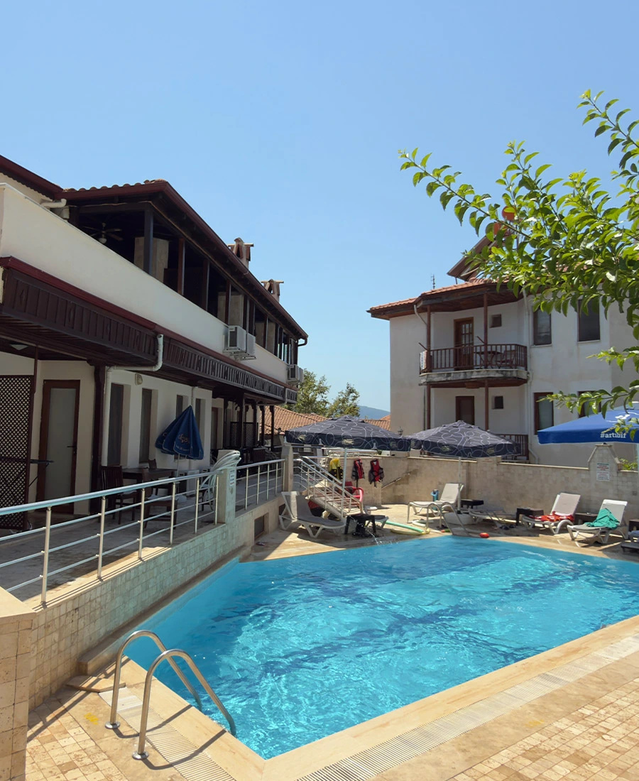 Can Apart Akyaka ortak kullanım havuzu